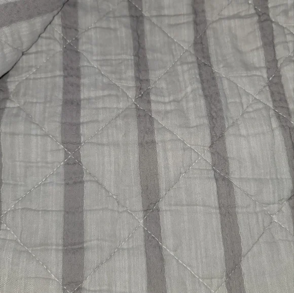 New King Cotton Quilt Rachel Zoe 106" x 92" Grey - Picture 4 of 12